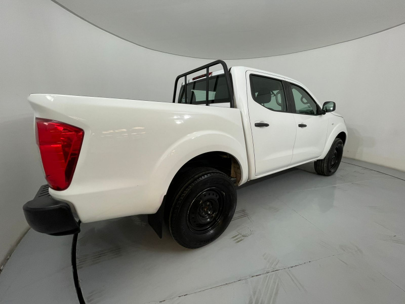 Nissan Comerciales Frontier y NP 300 Frontier Pick-Up 4 pts. Frontier SE, Doble Cab., L4, 2.5l, TM6, a/ac., VE, R-16 (cambio de línea) 2021